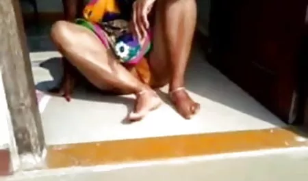 लेस्बियन सेक्स हिंदी फिल्म दिखाएं सेक्स Footjob