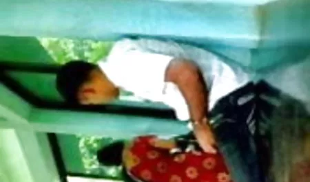 चश्मे के साथ छात्र विषय को रीटेक करता है सेक्सी मूवी वीडियो हिंदी में