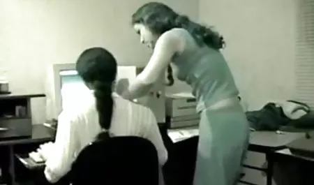 गोरा अपने लिए दूध सेक्सी पिक्चर हिंदी में दुहता है!