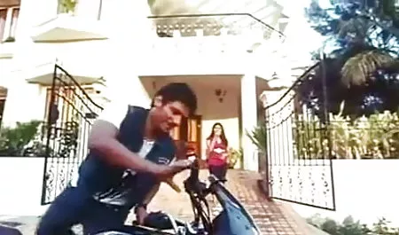 एक योनि के साथ समाप्त हो गया और सेक्सी सेक्सी हिंदी फिल्म वीडियो उसके चॉकलेट बार में चला गया