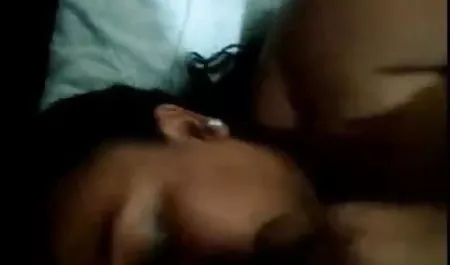 रंजकों हिंदी सेक्स पिक्चर और उभरे हुए निपल्स के साथ छात्र