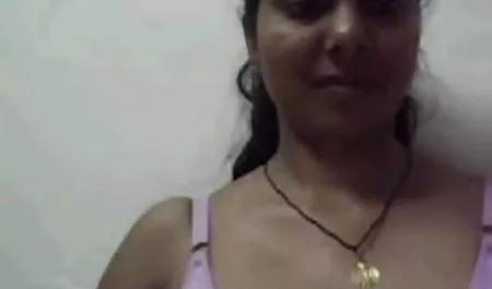प्रमुख ने पूल सेक्सी फिल्म हिंदी में बीएफ द्वारा आराम करने के लिए दोस्तों को आमंत्रित किया