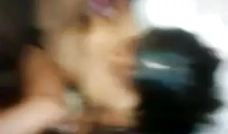 उच्च बॉलीवुड सेक्सी फिल्म जूते में एक लड़की एक डिल्डो के साथ खेलती है