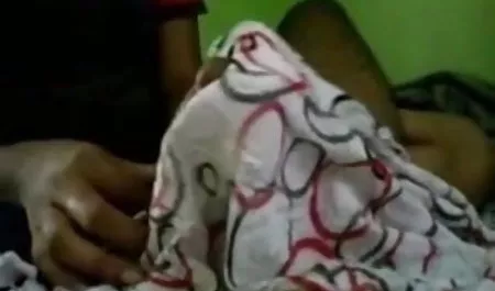 सुंदर गृहिणी हॉलीवुड सेक्सी हिंदी मूवी ने एक सदस्य लगाया