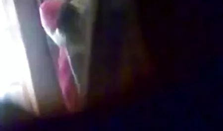 उसने कोहनी पर अपना हाथ हिंदी फिल्म वीडियो सेक्स योनि में डाल दिया