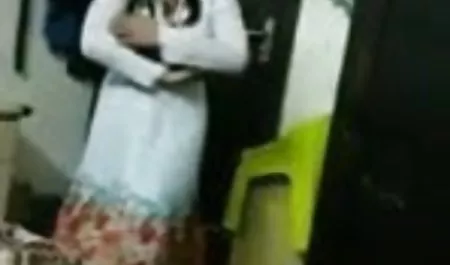 पूल के ब्लू पिक्चर वीडियो में सेक्स पास मज़े करो