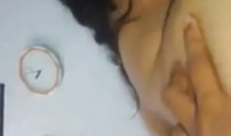 उसने एक फिल्म सेक्सी हिंदी में झागदार स्नान किया और सेक्स किया