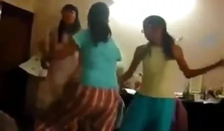 दो आदमियों ने केन्‍द्र चित्रित किया सेक्सी मूवी हिंदी मै