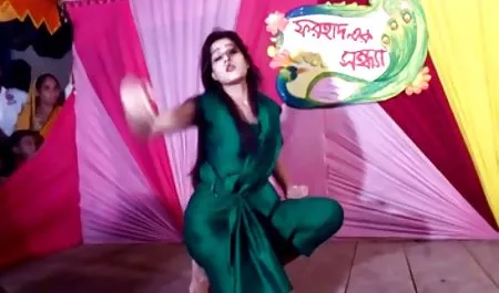 लाल बालों वाली चाची शौचालय हॉलीवुड सेक्सी हिंदी फिल्म में हस्तमैथुन करती है