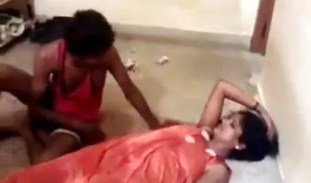 भ्रम के साथ सेक्सी चाहिए हिंदी फिल्म सड़क पर पोर्न