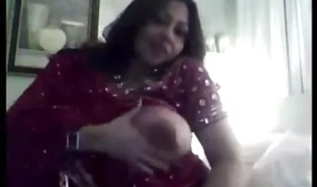 केशा ग्रे बीएफ सेक्सी फिल्म पूरी ने एक लाल सोफे पर एक आदमी के साथ सेक्स किया है