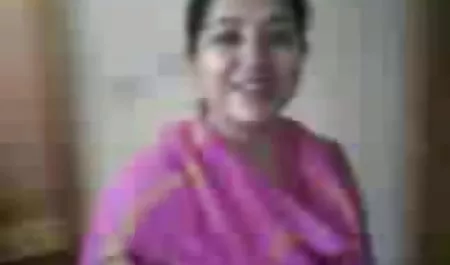गर्म गोरा एक काला आदमी को चश्मे में आत्मसमर्पण कर सेक्सी फिल्म हिंदी में देखने वाली वीडियो दिया