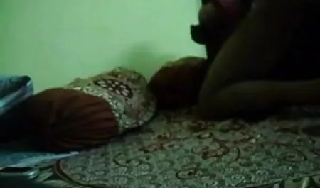 एक आदमी एक गोरी महिला और एक युवा एशियाई के सेक्सी हिंदी फिल्म सेक्सी हिंदी फिल्म वीडियो साथ मज़े करता है