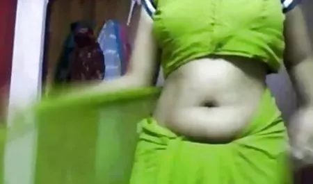 लेगिंग इंग्लिश पिक्चर हिंदी में सेक्सी में एक लड़की गड़बड़