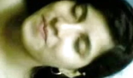 एशियाई लड़की एक सेक्स सेक्सी फिल्म सेक्सी अजनबी के लिए डिक बेकार है