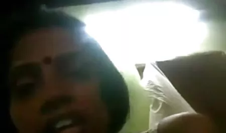 अनुभवी महिला एक सेक्सी पिक्चर वीडियो में सेक्सी वीडियो में युवा समलैंगिक सिखाती है
