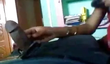गोरा अपने अधीनस्थों के दो सदस्यों फिल्म सेक्सी फिल्म वीडियो पर लगाया जाता है