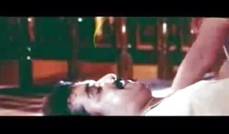 जापानी महिला ने अपने कपड़े हिंदी में सेक्सी मूवी वीडियो में खोल दिए, एक थरथानेवाला के साथ सामने के छोर को सहलाना चाहती थी