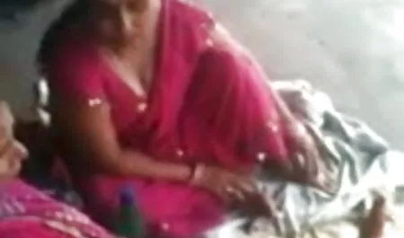 जवान लड़की ने किया सरेंडर मद्रासी में सेक्सी फिल्म