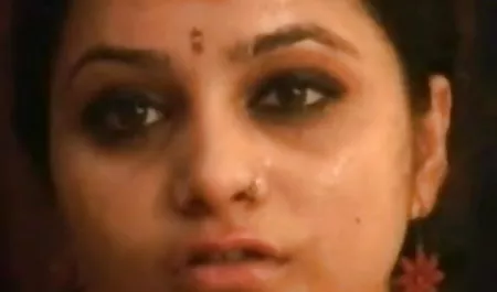 सोफे पर जवान सेक्सी बीएफ हिंदी फिल्म