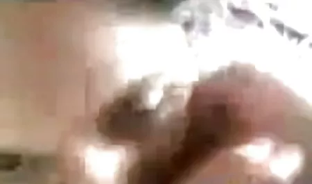 मुलतो ने गोरों के साथ चुदाई करने ववव सेक्स फिल्म का फैसला किया और एक अच्छे स्तन से शुरुआत की