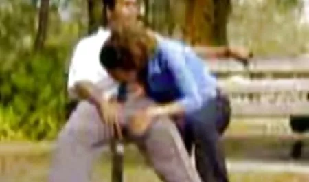 वीडियो पर अपने धमाकेदार फिल्मांकन करते हिंदी में सेक्सी मूवी वीडियो एक युगल