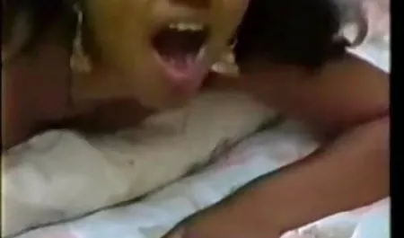साटन हिंदी मूवी वीडियो सेक्सी बेडस्प्रेड पर दो भावुक समलैंगिकों का गर्म सेक्स