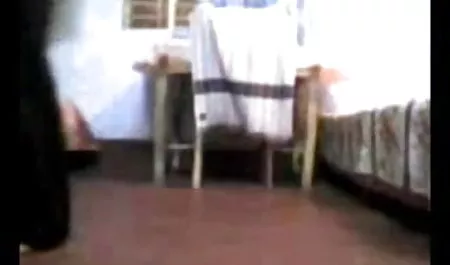 आदमी को सेक्स वाली सेक्सी फिल्म एहसास हुआ कि लड़की गुदा के लिए तैयार है
