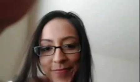 एक वेब कैमरा के सामने एक फिल्म सेक्स फिल्म सेक्स फिल्म सेक्स कृत्रिम phallus के साथ गुदा गड़बड़