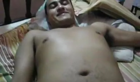 रोलर स्केट्स सेक्सी फिल्म पिक्चर वीडियो में पर श्यामला अच्छी तरह से बकवास करती है