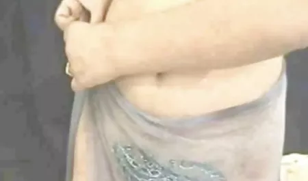 दो कुतिया एक आदमी को जगाया और उसे फिल्म हिंदी सेक्सी फिल्म एक blowjob दी