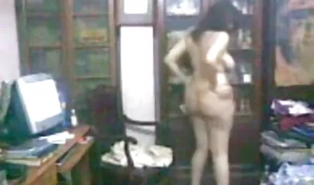 माँ ने अपनी बेटी को दिखाया सेक्सी फिल्म बताओ वीडियो कि गुदा क्या है