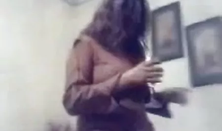 आदमी उसे हिंदी पिक्चर फिल्म सेक्सी में गधा प्यार करता है
