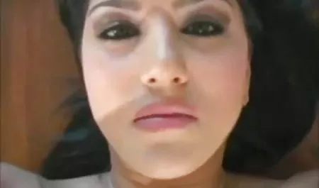 एमआईएम ने खुद को दुलारने के लिए अपनी ड्रेस उतार दी सेक्सी फिल्म हिंदी सेक्सी फिल्म हिंदी