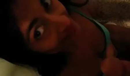 आलिया लव खिलौना को सेक्सी मूवी वीडियो में सेक्सी संभोग में लाता है