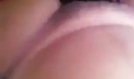 Slutty रेडहेड सेक्सी पिक्चर हिंदी में इंग्लिश पिक्चर पर झुकता है और cummed