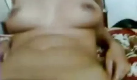 एक सुंदर शरीर के साथ एक मुल्टो ने एक स्लाव को सेक्स हिंदी पिक्चर बहकाया
