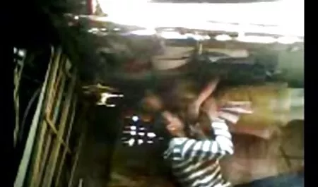 अनुभवहीन मॉडल बाध्यकारी की कोशिश करता है सेक्सी पिक्चर हिंदी फिल्म