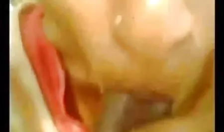 एक रबर फालूस चूसता है मूवी सेक्सी हिंदी में वीडियो जो चूत से निकाला जाता है