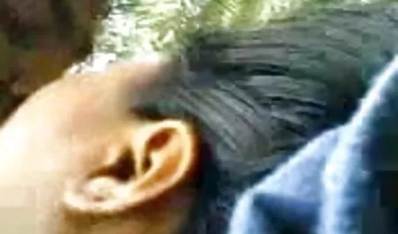 वह अपनी सेक्सी पिक्चर भेजो सेक्सी पत्नी को स्विंग क्लब में ले आया