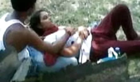 एशियाई महिला फिल्म सेक्सी हिंदी पिक्चर सेक्स के दौरान जोर से कराहती है