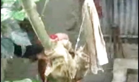 बर्फ-सफेद 2 साल की सेक्सी फिल्म बिस्तर पर एक सेक्सी गोरा के साथ गुदा