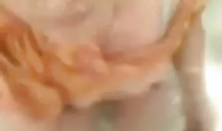 कैमरे को नग्न करने सेक्स फिल्म का वीडियो के लिए पोज़ देना