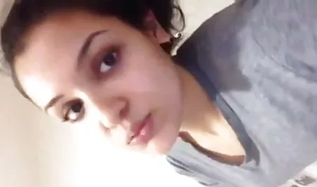 छोटे स्तन के साथ एशियाई आदमी की हिंदी में सेक्सी फिल्म दिखाएं बोल्ट बेकार है