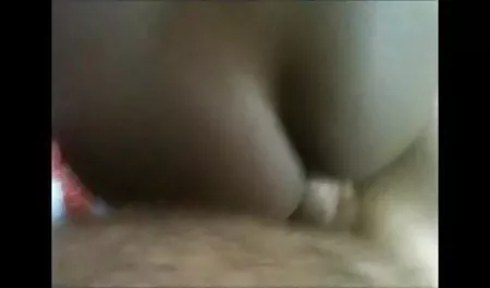 गोरा सेक्सी वीडियो मूवी हिंदी में उसके छेद से खेलता है