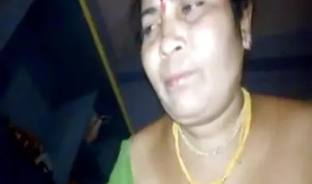 अपनी पत्नी को अपनी बहन के साथ हिंदी फिल्म सेक्सी नग्न पाया