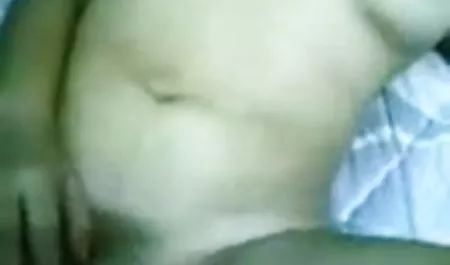 एक पतली लड़की बॉलीवुड सेक्सी हिंदी मूवी के साथ पोर्न