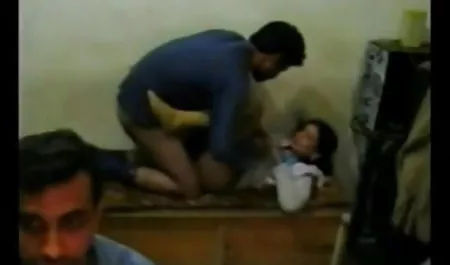 बेबी प्यार करने के लिए हिंदी फिल्म सेक्स वाली नीचे आया