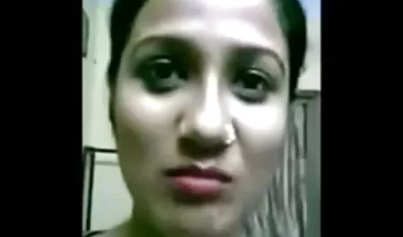 परिपक्व महिला ने युवा शरीर पर मद्रासी में सेक्सी फिल्म दावत दी