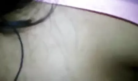 गड़बड़ पत्नी और सेक्सी फिल्म वीडियो पर उसका दोस्त